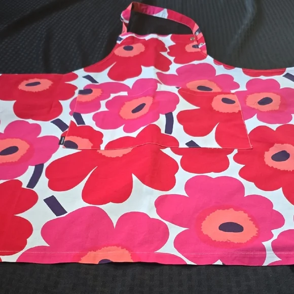 Marimekko Pieni Unikko Pink And Red Floral Apron. - Picture 10 of 10